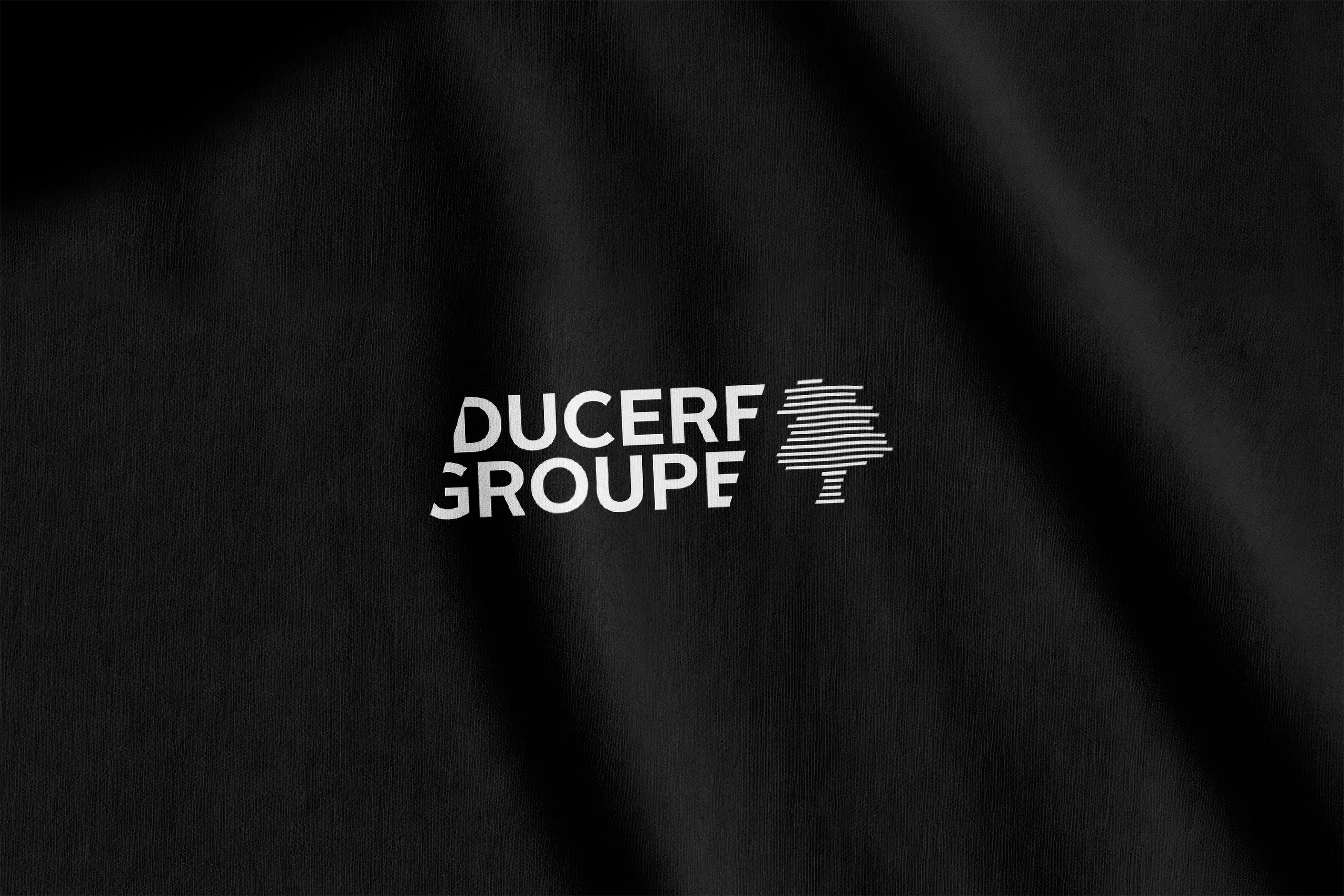 Logo Ducerf sur teeshirt gros plan