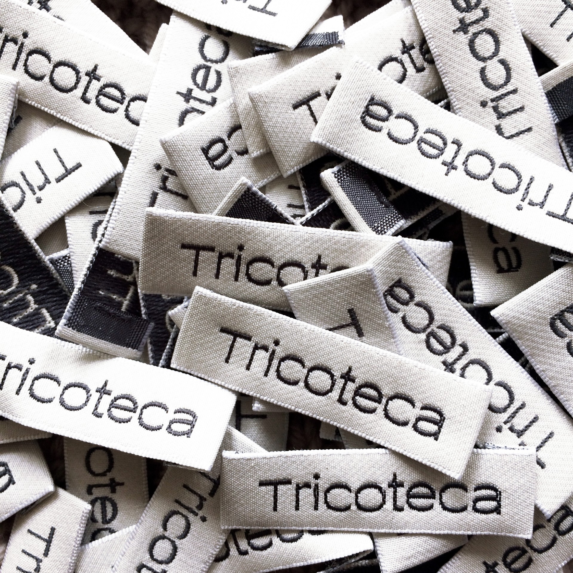 Identité visuelle et site ecommerce pour Tricoteca, marque de vêtements, accessoires et objets en laine. 1